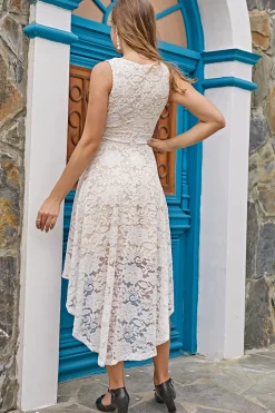 Vestido de renda branco e champanhe