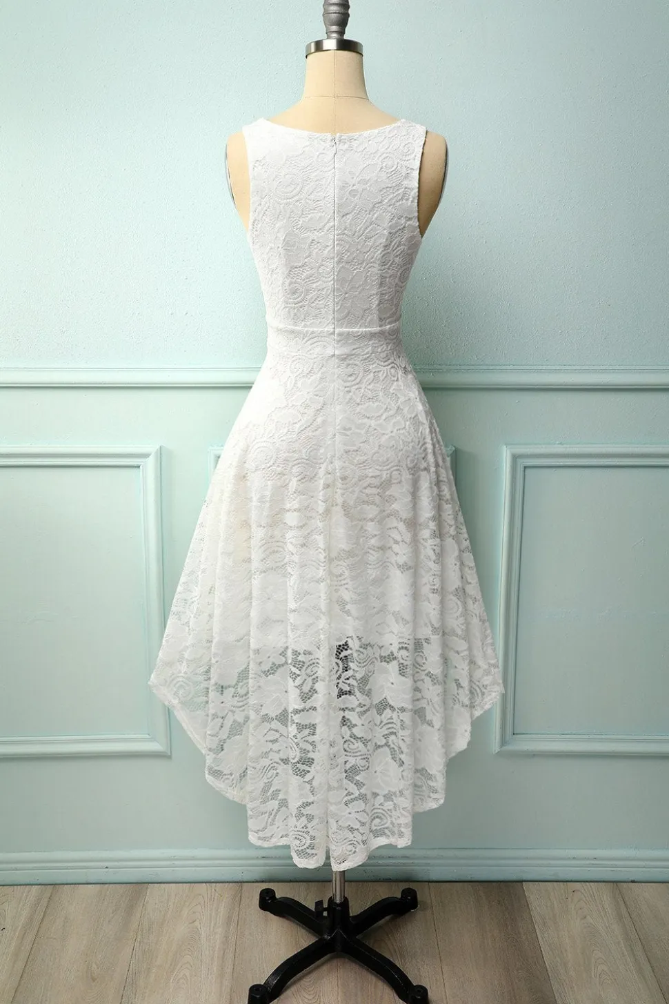 Vestido de renda branco e champanhe