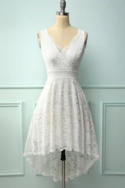 Vestido de renda branco e champanhe