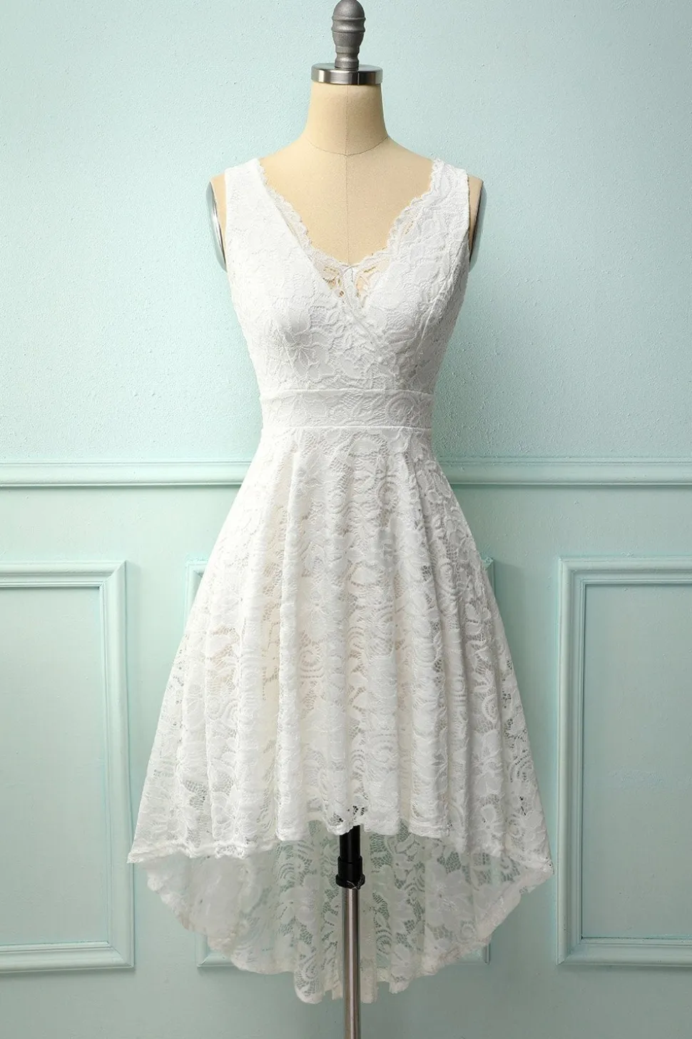 Vestido de renda branco e champanhe