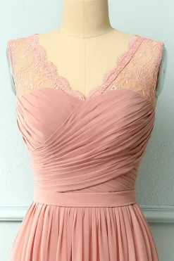 Vestido de renda com folhos