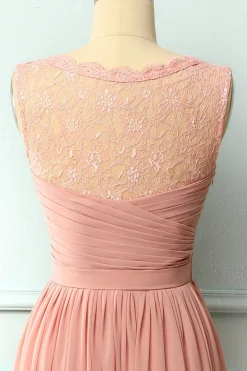 Vestido de renda com folhos