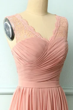 Vestido de renda com folhos