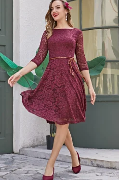 Vestido de renda cor de vinho com mangas 3/4