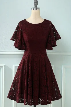 Vestido de renda de mangas de batwing