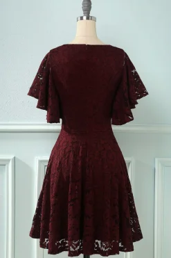 Vestido de renda de mangas de batwing