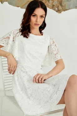 Vestido de renda de mangas de batwing
