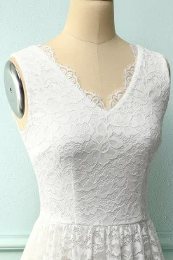 Vestido de renda formal com decote em v branco