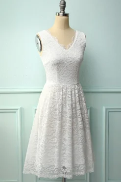 Vestido de renda formal com decote em v branco