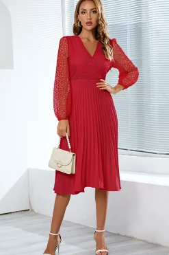 Vestido de renda manga comprida com folhos