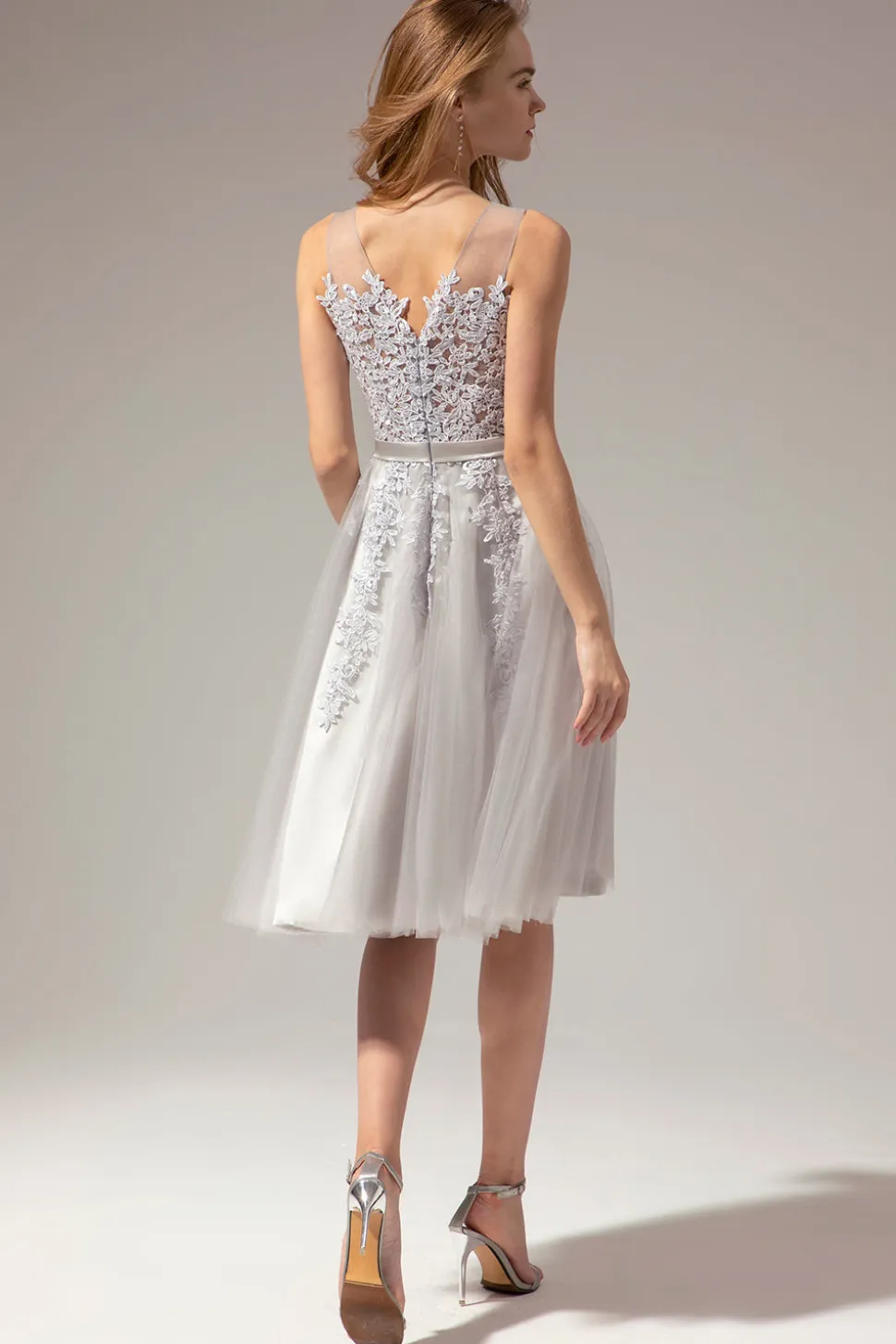 Vestido de renda prateado