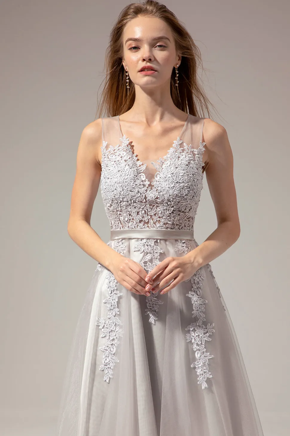Vestido de renda prateado