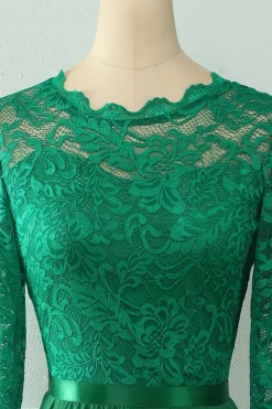 Vestido de renda traseira com mangas compridas