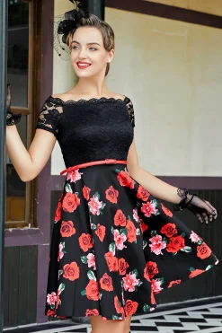 Vestido de retalhos off-ombro
