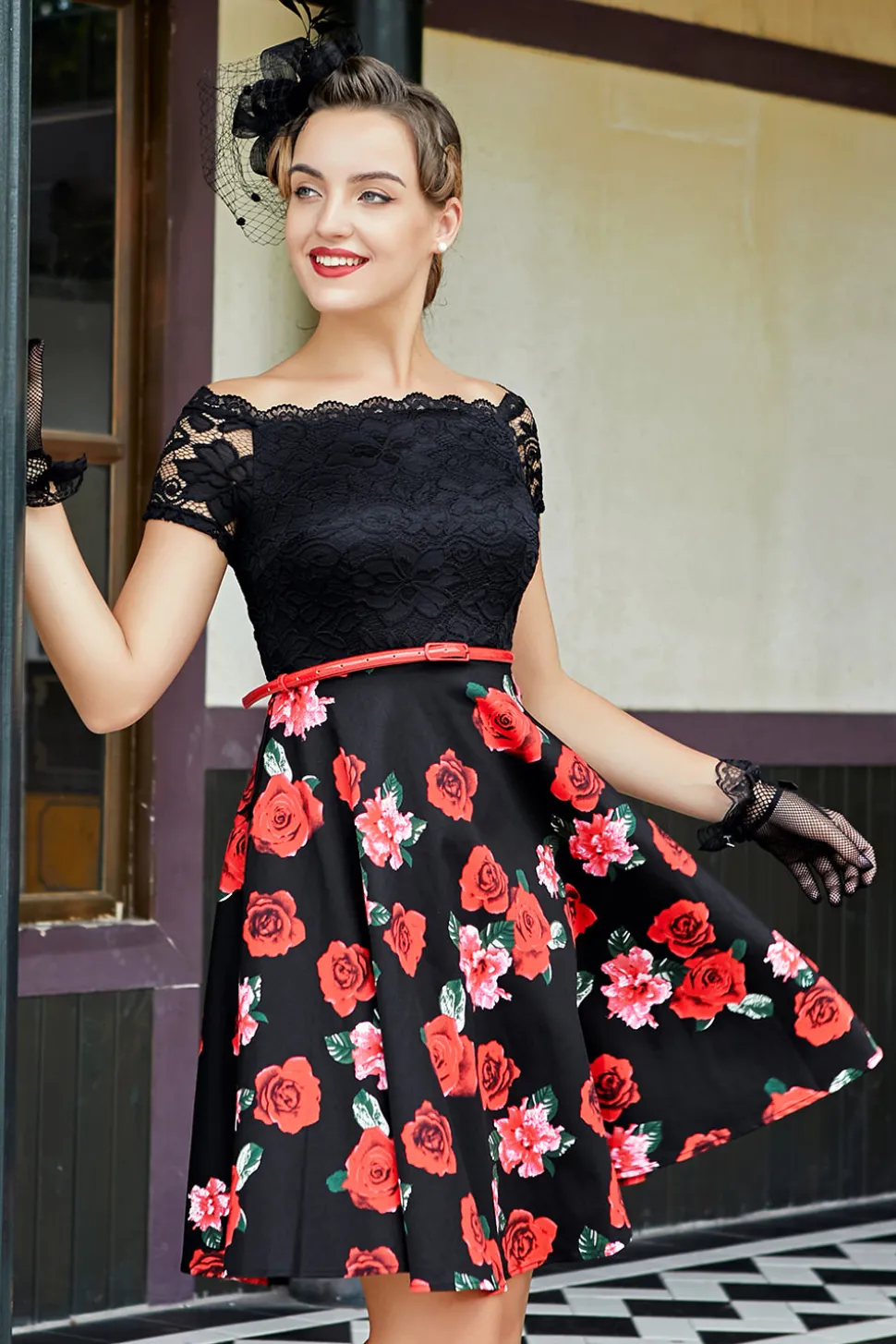 Vestido de retalhos off-ombro