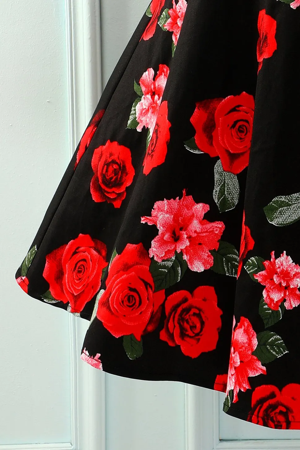 Vestido de retalhos off-ombro