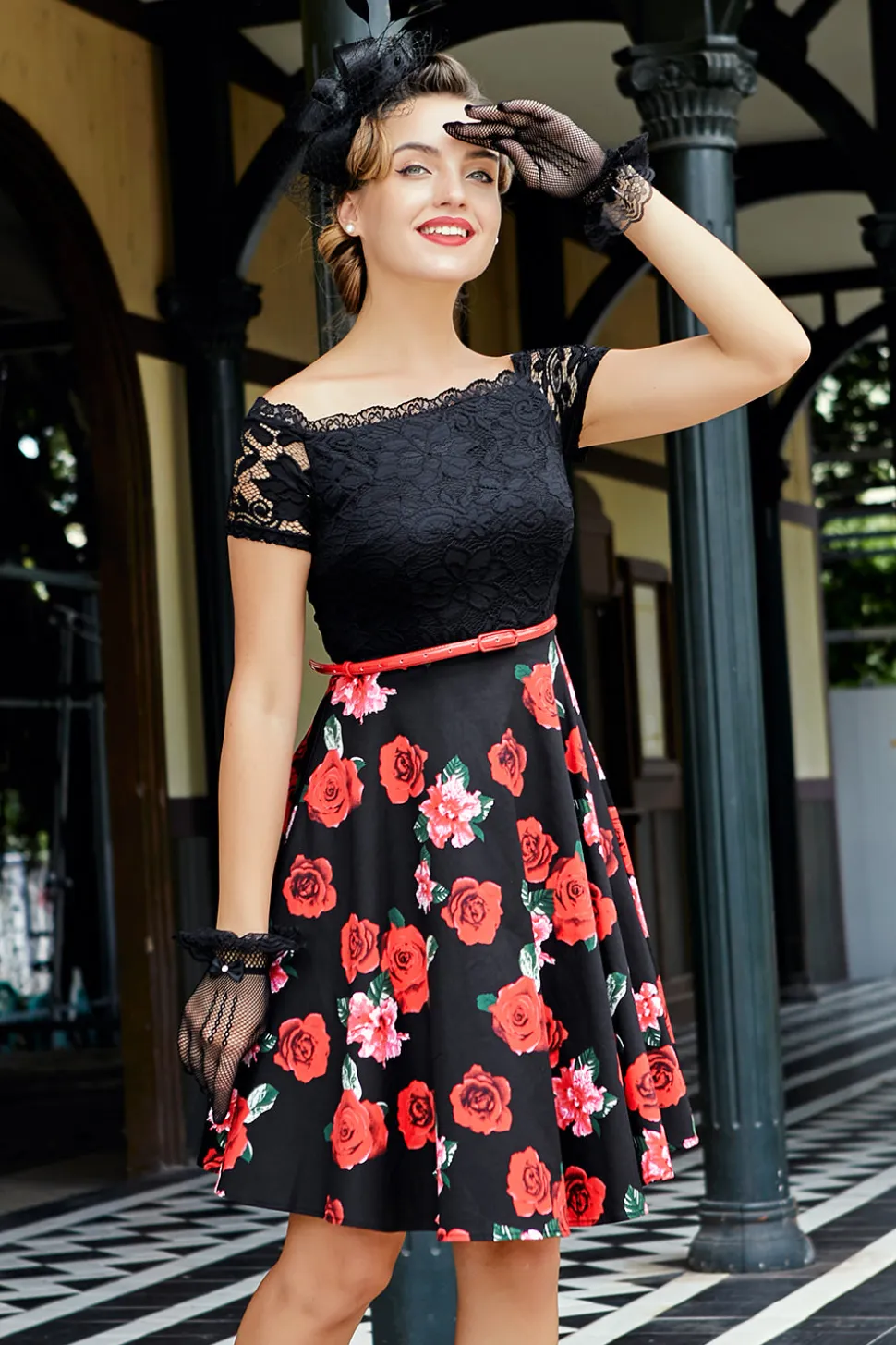 Vestido de retalhos off-ombro