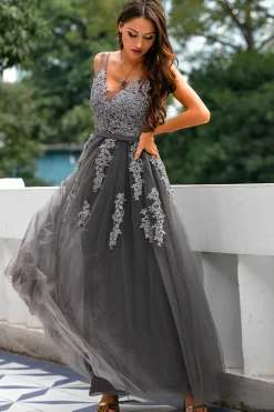Vestido de tule cinza com apliques