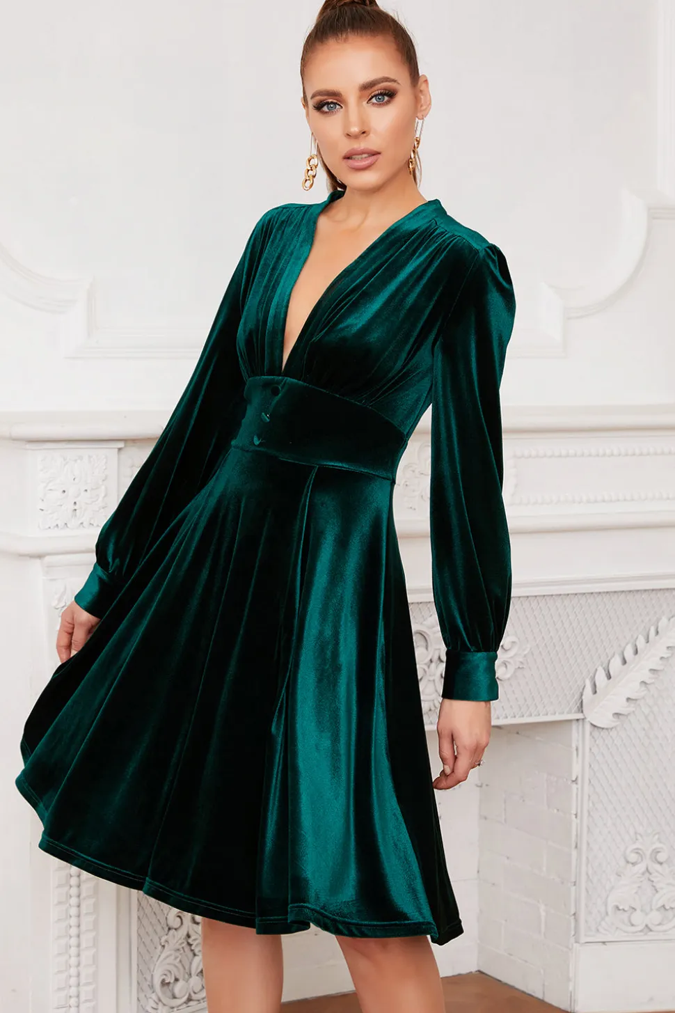 Vestido de veludo verde escuro mangas compridas