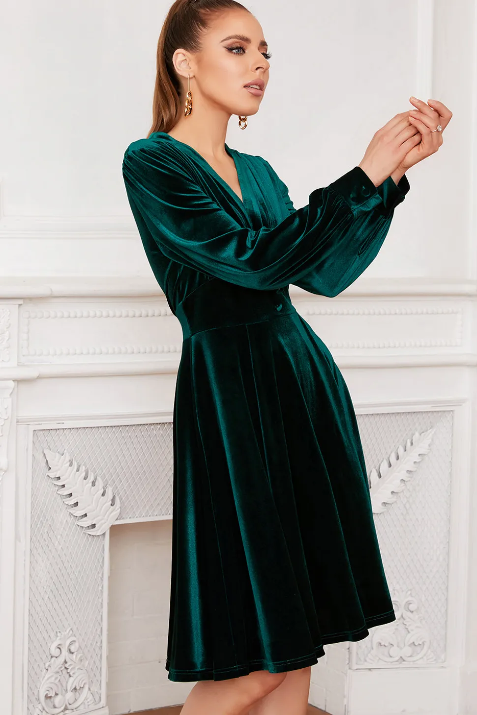 Vestido de veludo verde escuro mangas compridas