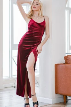 Vestido de veludo vermelho cintas de espaguete