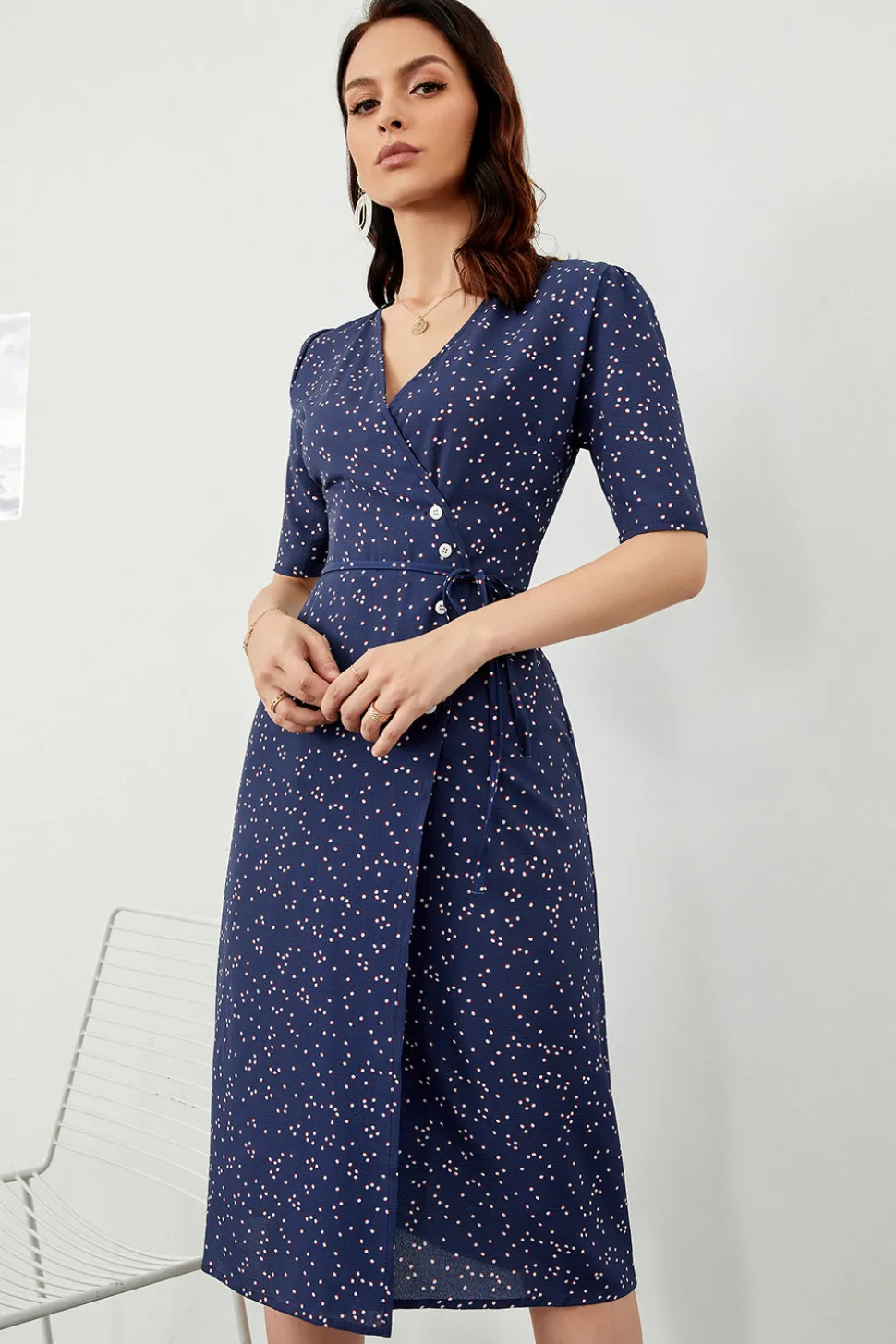 Vestido envoltório verão midi de bolinhas marinho