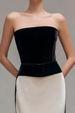 Vestido formal da bainha de champanhe preto sem alças