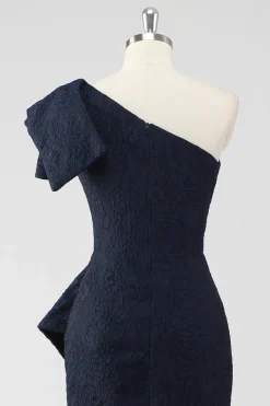 Vestido formal sereia com babados e um ombro azul marinho com fenda