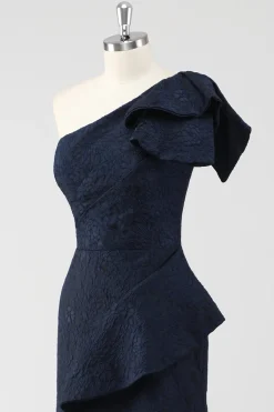 Vestido formal sereia com babados e um ombro azul marinho com fenda