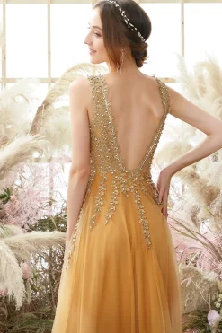 Vestido longo com decote em V profundo e apliques