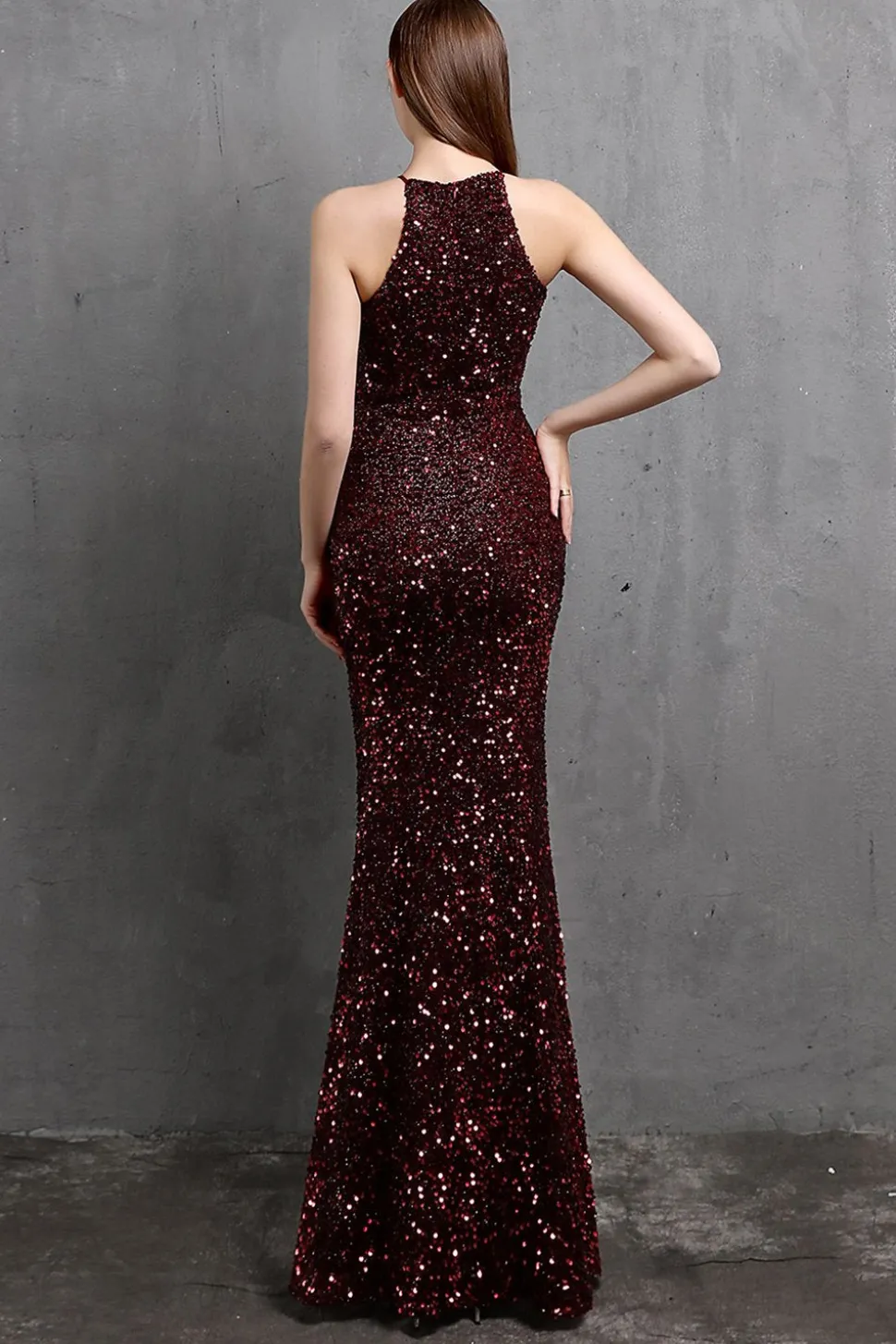 Vestido longo de baile de lantejoulas borgonha com fenda