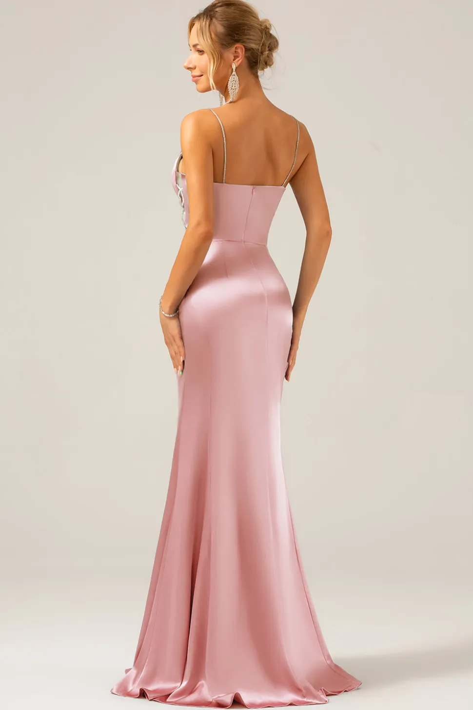 Vestido longo de cerimônia sereia rosa empoeirado com alças finas em cetim