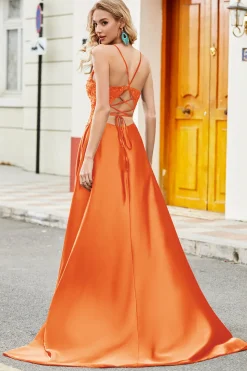 Vestido longo de cerimônia em cetim azul marinho moderno com apliques