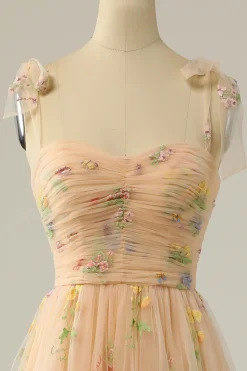Vestido longo do baile de bordado de champanhe