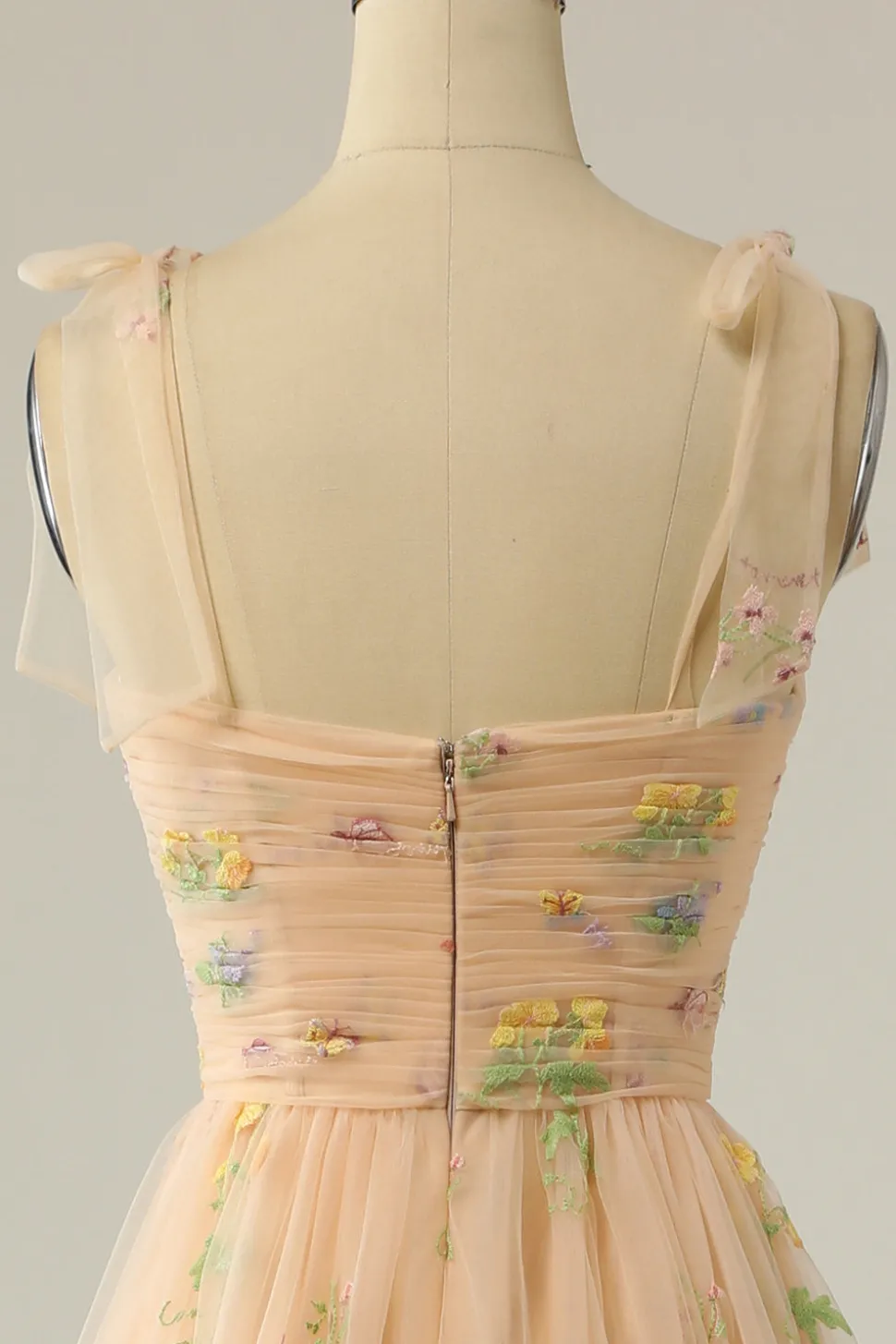 Vestido longo do baile de bordado de champanhe