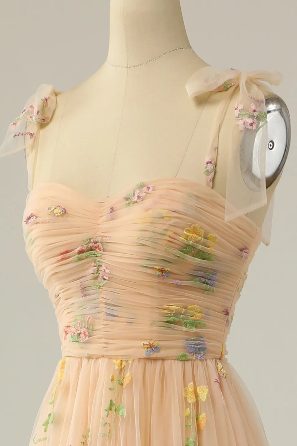 Vestido longo do baile de bordado de champanhe