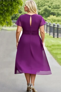 Vestido Mãe da Noiva Roxo Bainha Chiffon Midi Tamanhos Grandes Ruched