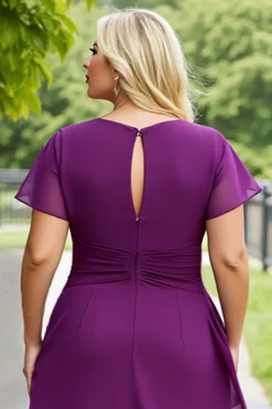 Vestido Mãe da Noiva Roxo Bainha Chiffon Midi Tamanhos Grandes Ruched