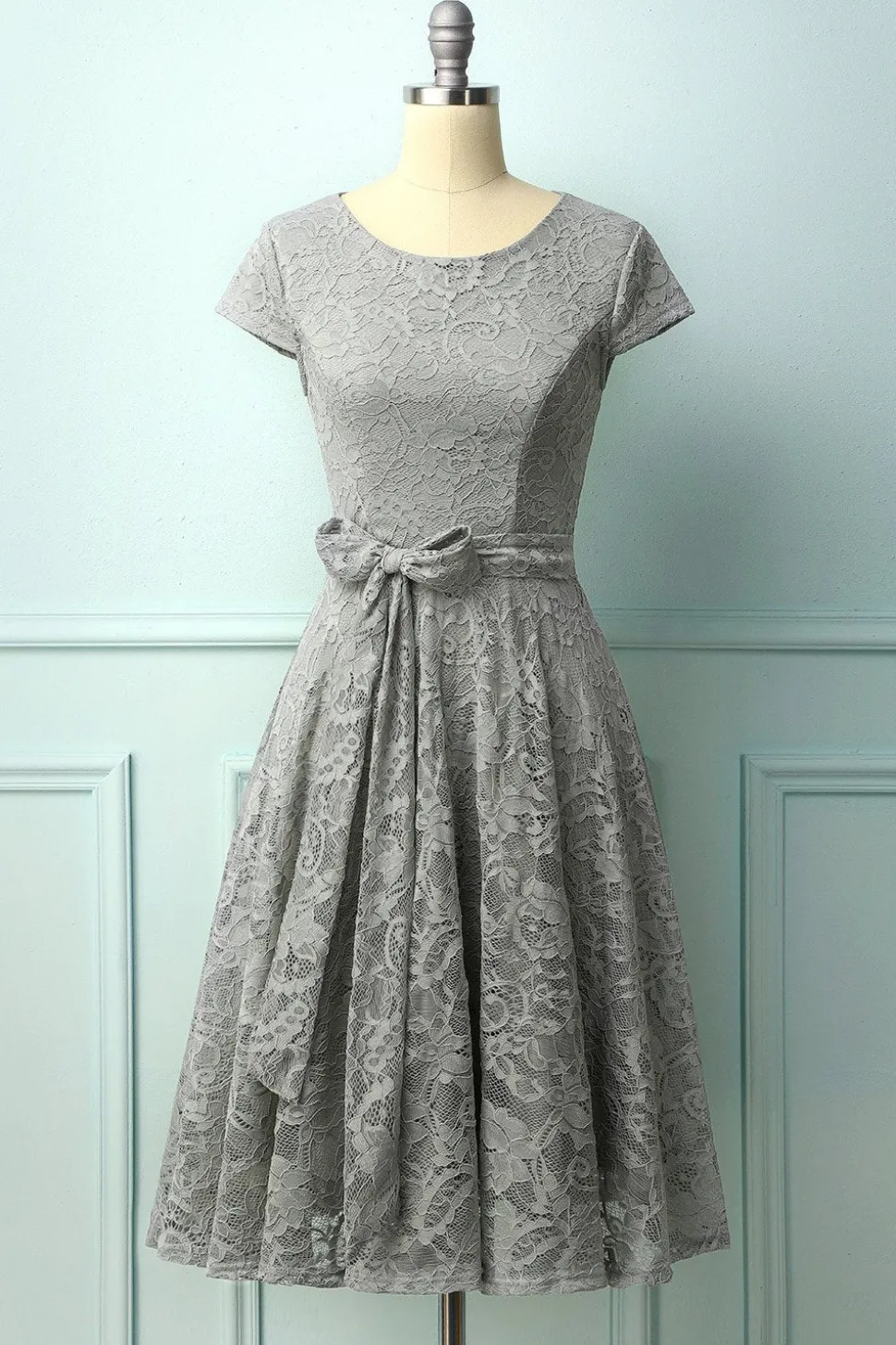 Vestido Midi de Renda Cinza