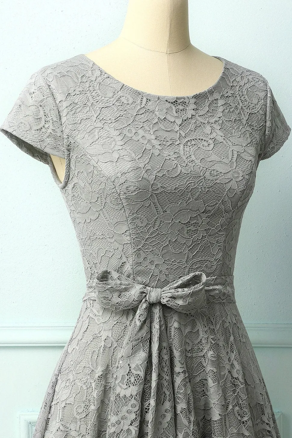 Vestido Midi de Renda Cinza