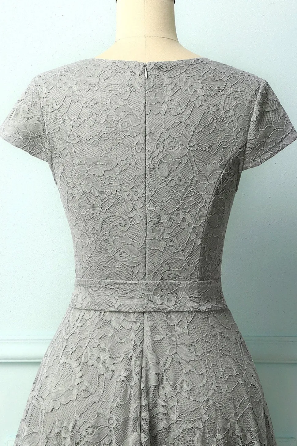 Vestido Midi de Renda Cinza