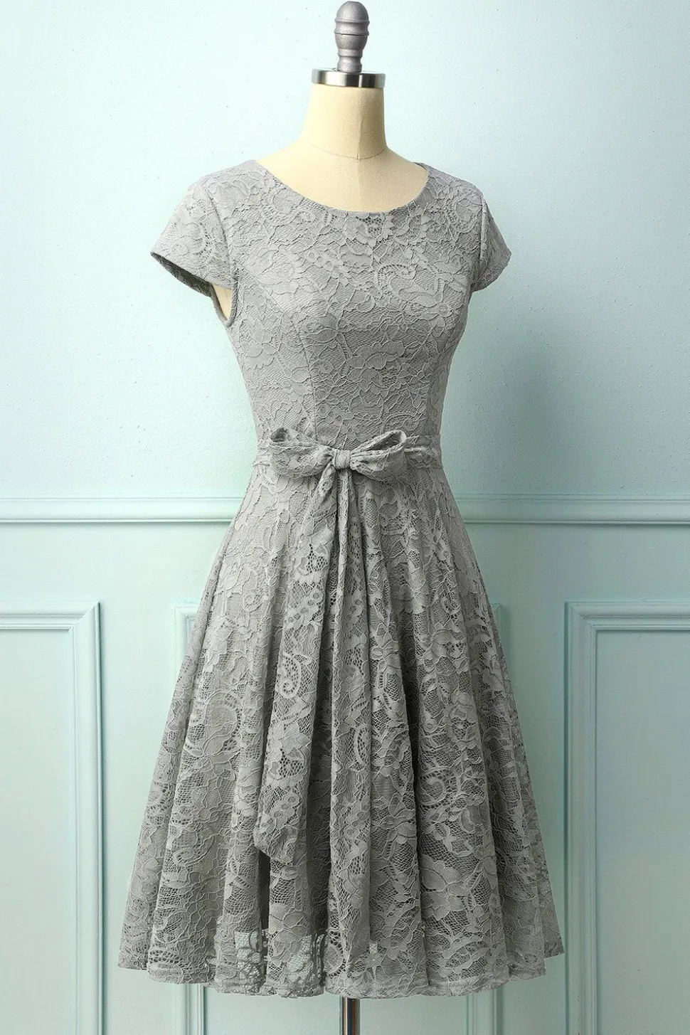 Vestido Midi de Renda Cinza