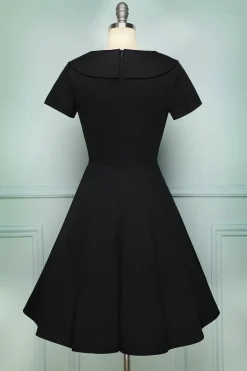 Vestido preto com botão