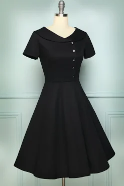Vestido preto com botão