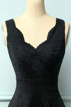 Vestido preto com decote em v