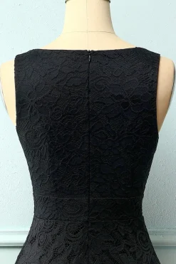 Vestido preto com decote em v