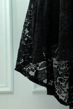 Vestido preto com decote em v