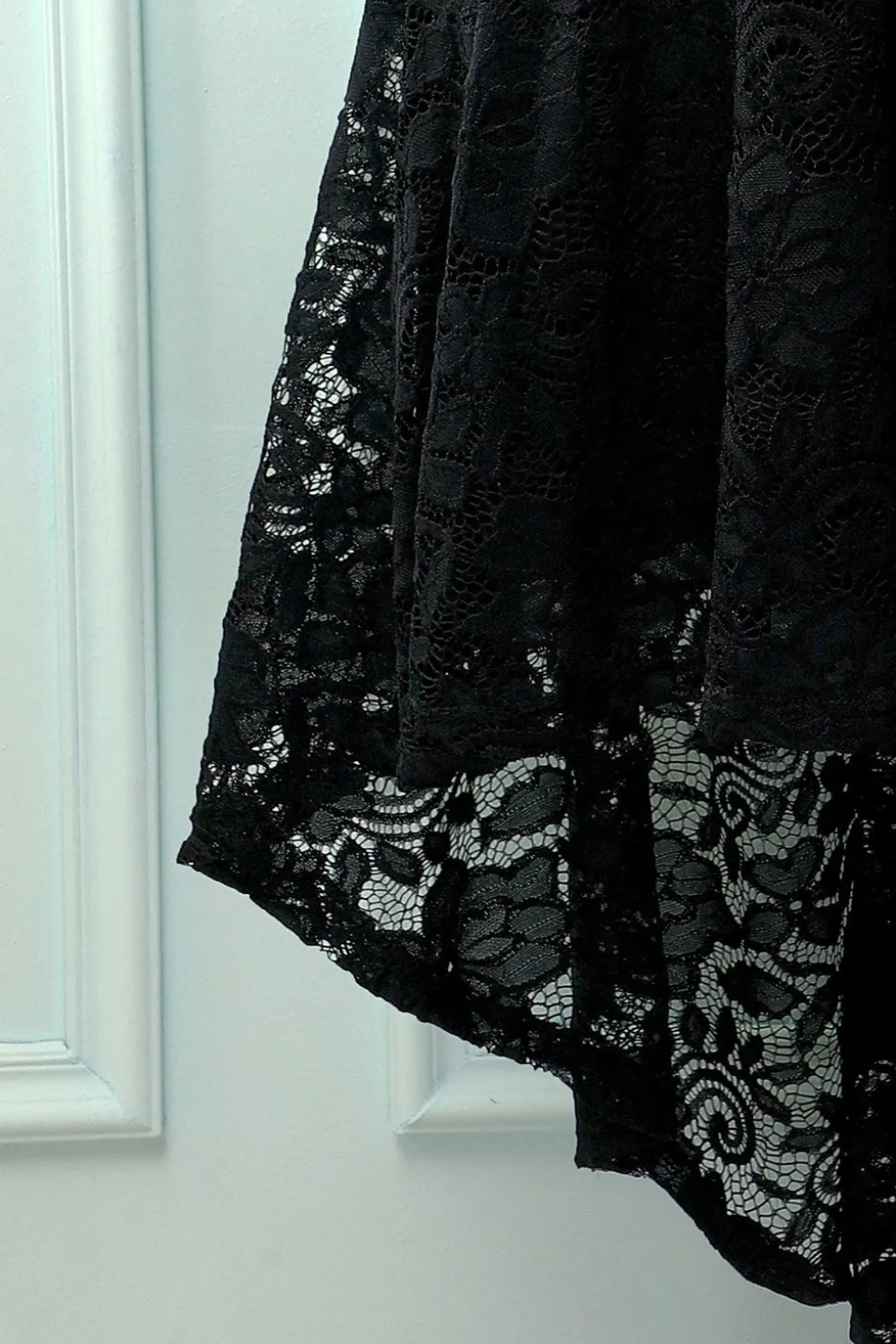 Vestido preto com decote em v