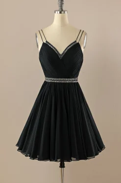Vestido preto de pescoço em V