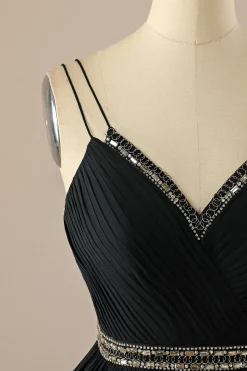 Vestido preto de pescoço em V